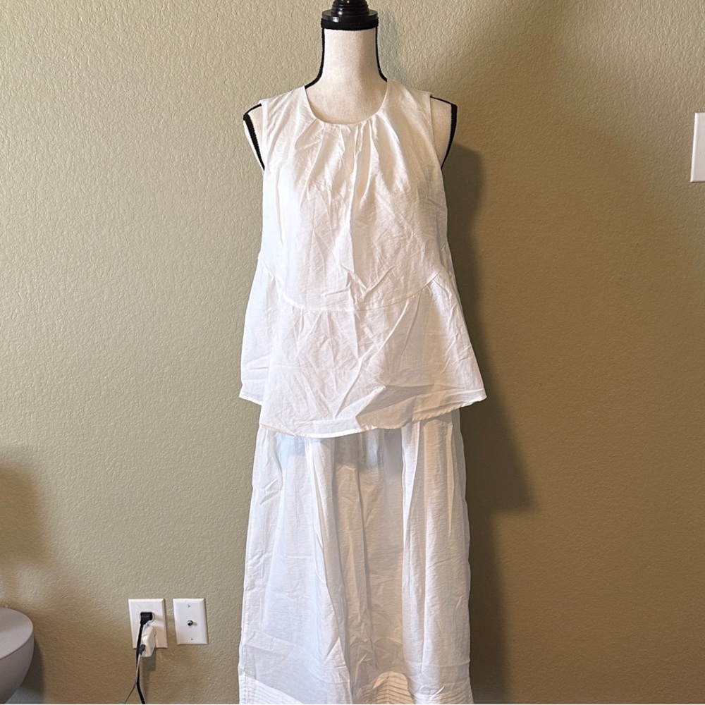 Chic White Sleeveless Lined Dress